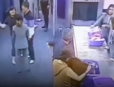 Τουρίστρια χαστούκισε υπάλληλο στο αεροδρόμιο επειδή της έκανε... έλεγχο! (βίντεο)